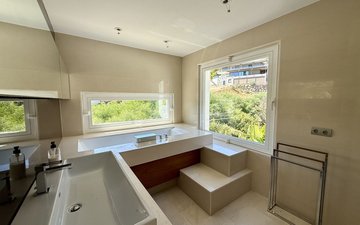 Property slide 32