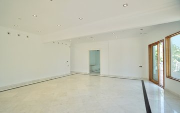 Property slide 32