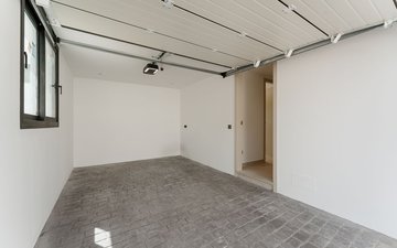 Property slide 32