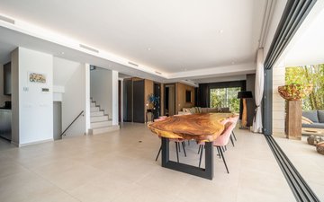 Property slide 18