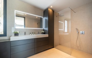 Property slide 32