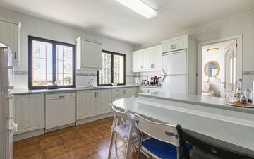 Property slide 32