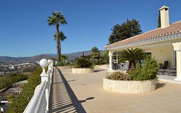 Property slide 10