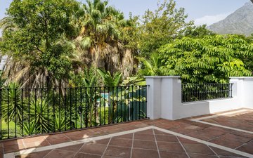 Property slide 32