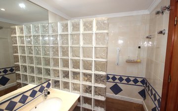 Property slide 32