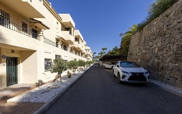 Property slide 60