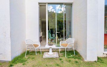 Property slide 32