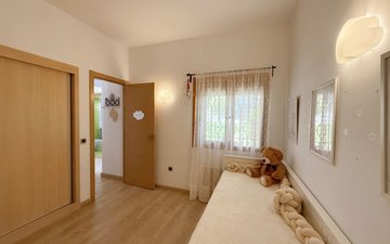 Property slide 25