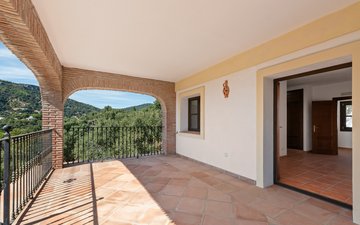 Property slide 32