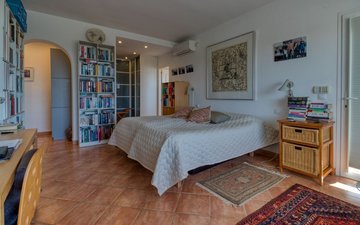Property slide 32