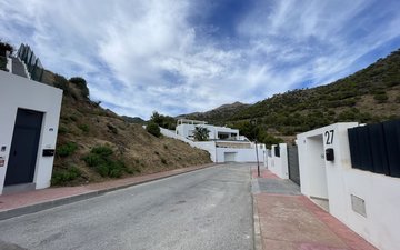 Property slide 25