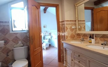 Property slide 32