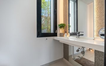 Property slide 32
