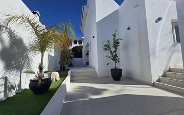 Property slide 40