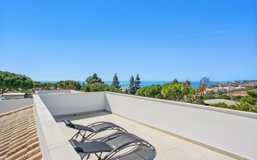 Property slide 82