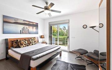 Property slide 32