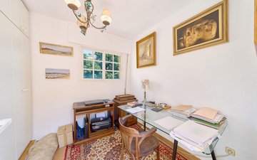 Property slide 18