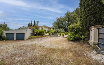 Property slide 32