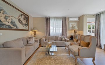 Property slide 32