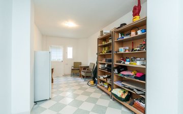 Property slide 32