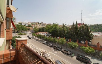 Property slide 32