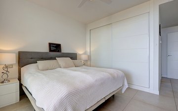 Property slide 32