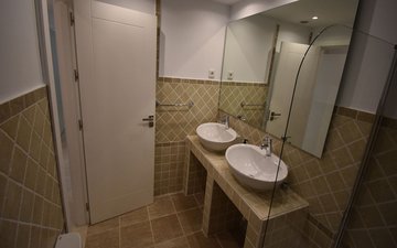 Property slide 32