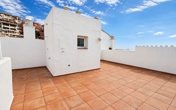 Property slide 32