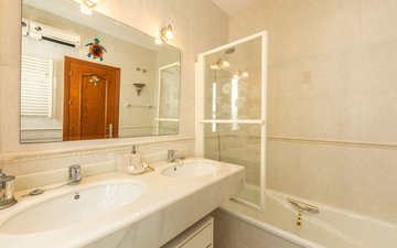 Property slide 32