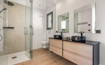 Property slide 16