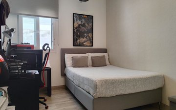 Property slide 77