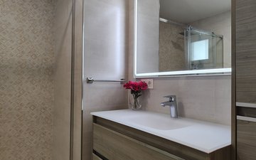 Property slide 80