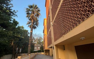 Property slide 32
