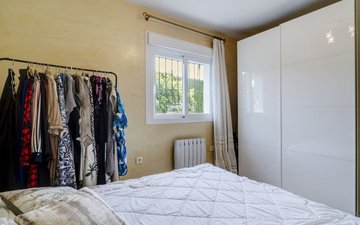 Property slide 32