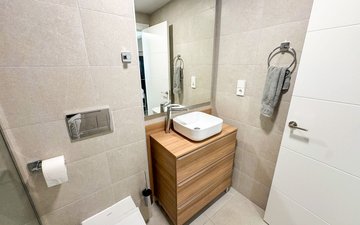 Property slide 32