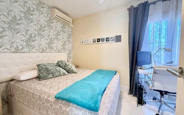 Property slide 32