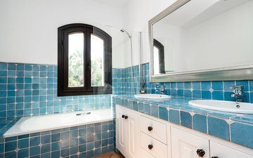 Property slide 32