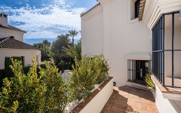 Property slide 44