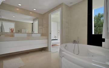 Property slide 18