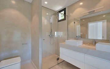 Property slide 32