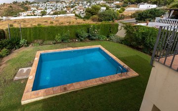 Property slide 32