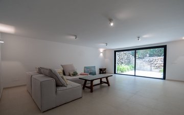 Property slide 32