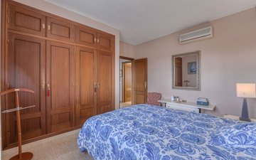 Property slide 32