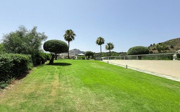 Property slide 32