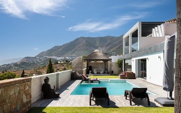 Property slide 10