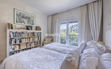 Property slide 32