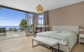 Property slide 44