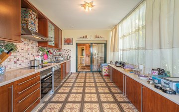 Property slide 10