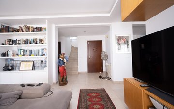 Property slide 16