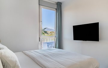 Property slide 32